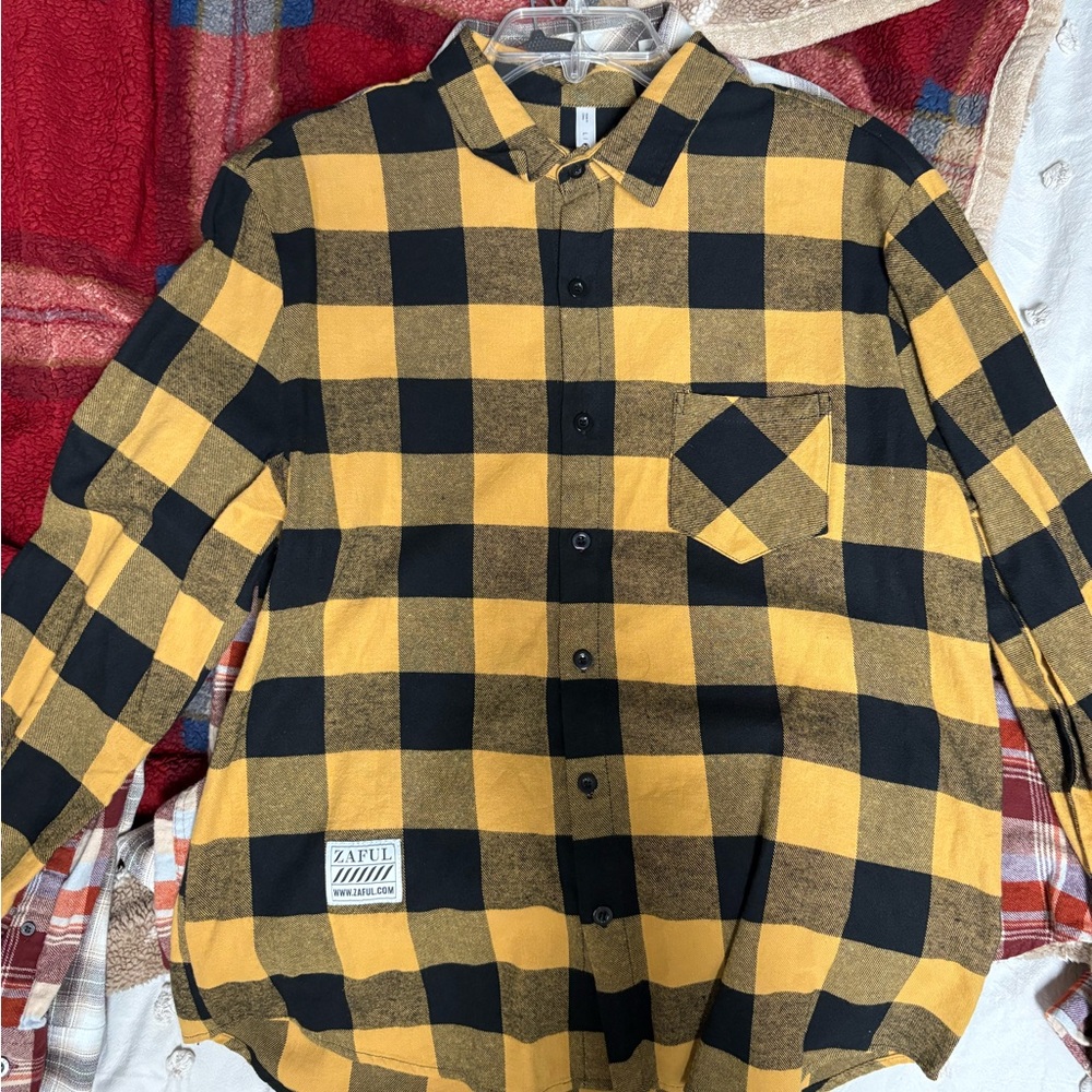 Zaful Men's Yellow and Black Plaid Button-Down Shirt